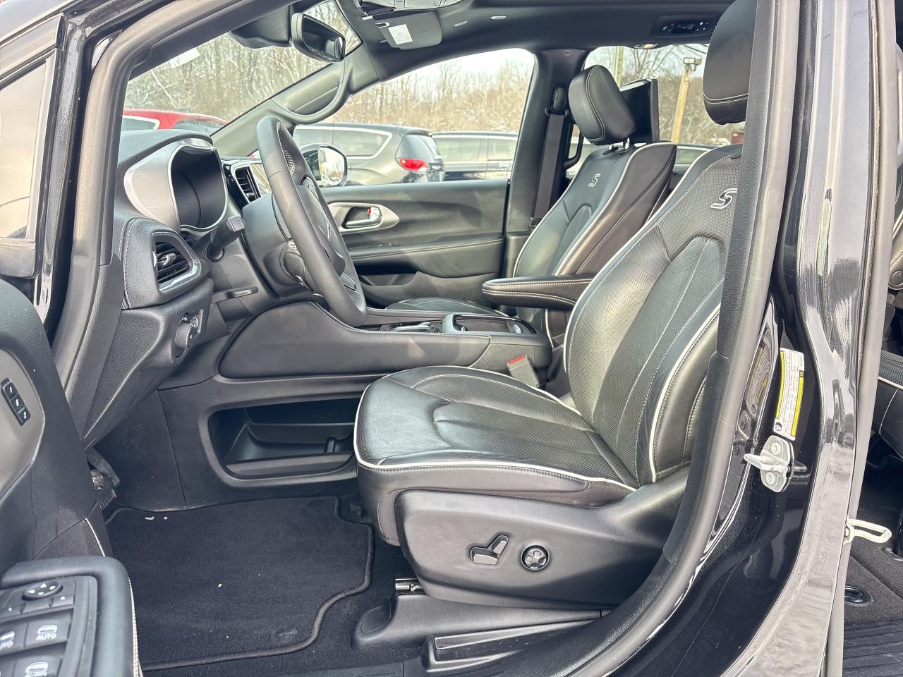 2022 Chrysler Pacifica Limited Photo