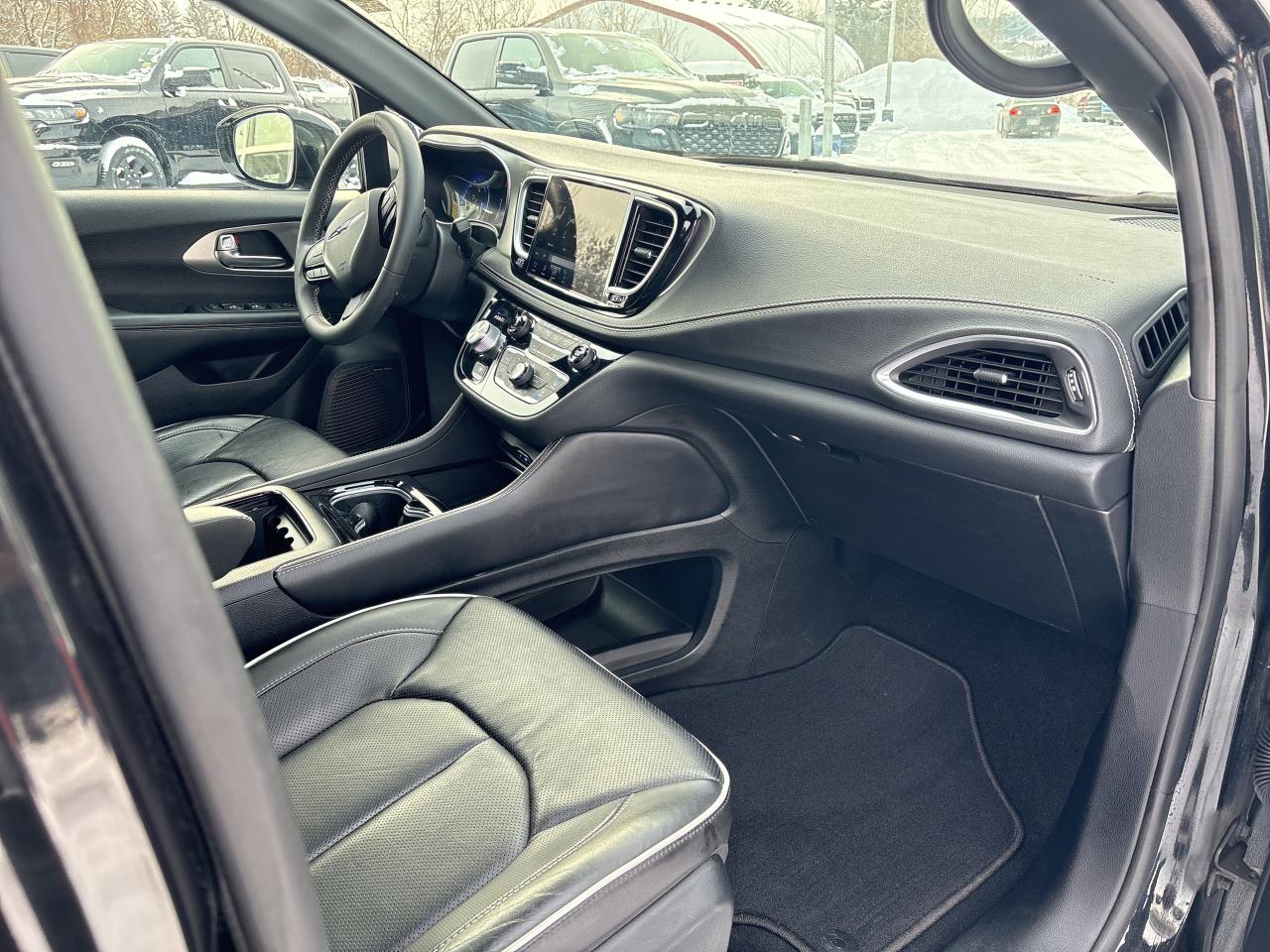 2022 Chrysler Pacifica Limited Photo