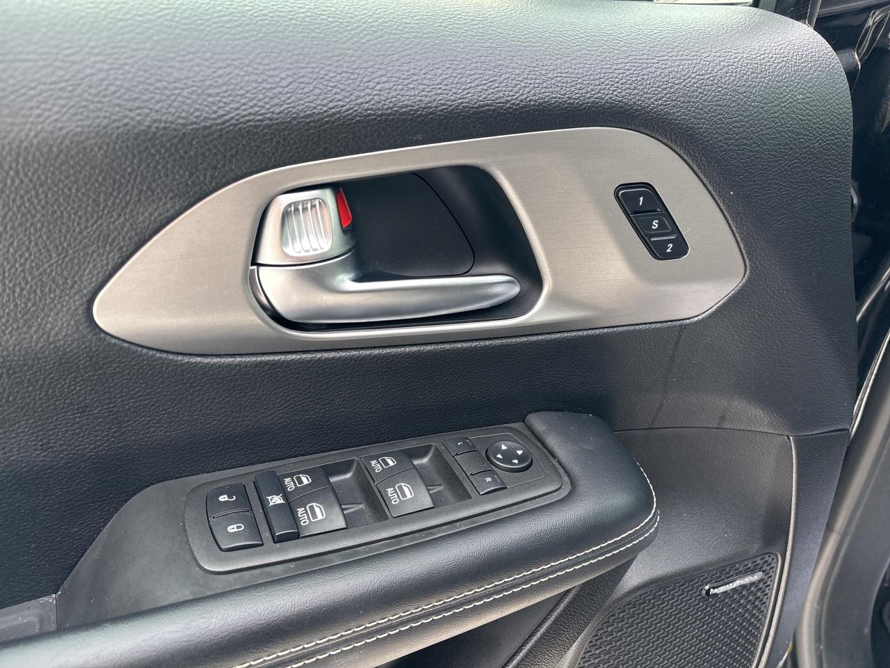 2022 Chrysler Pacifica Limited Photo