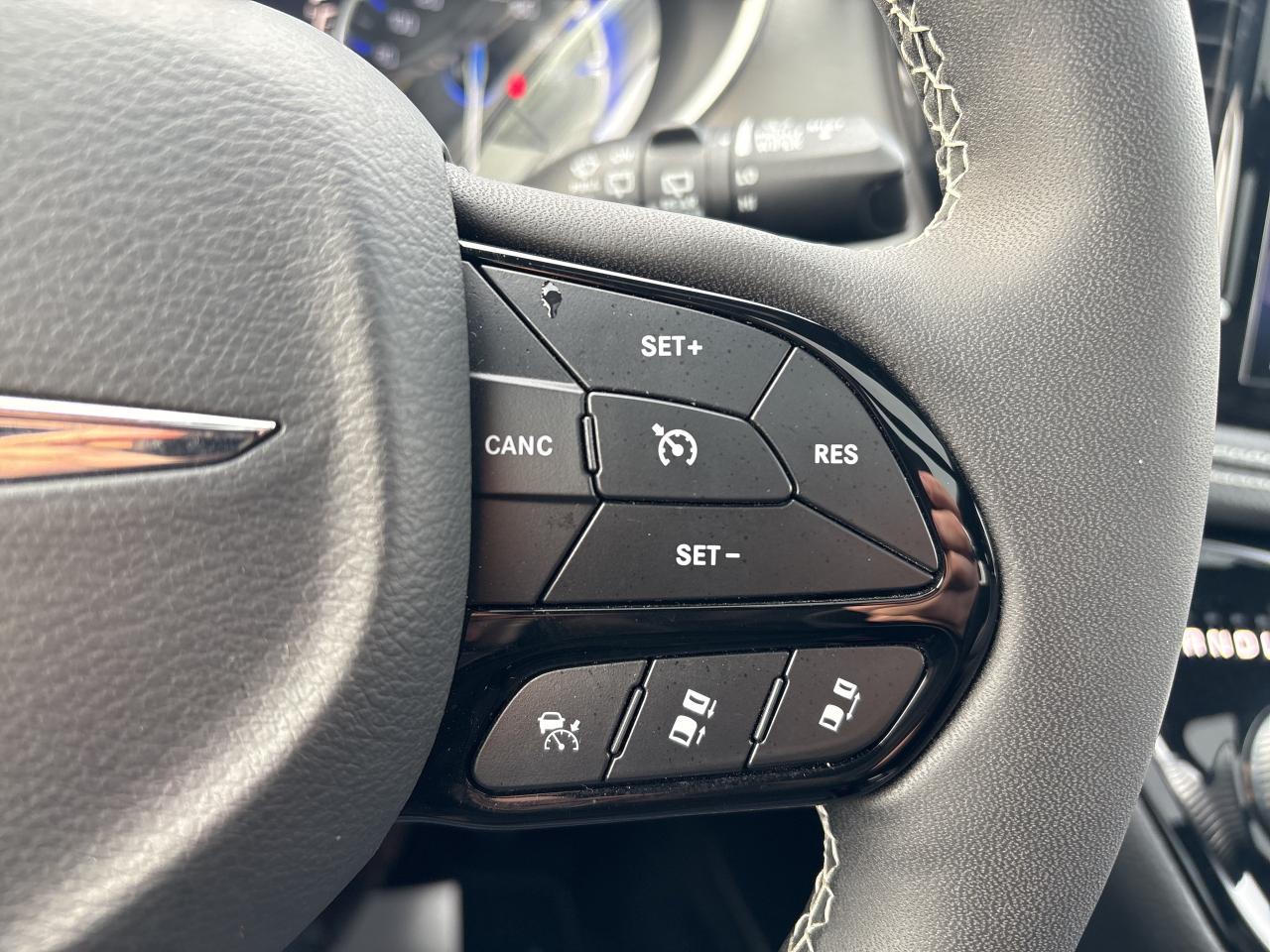 2022 Chrysler Pacifica Limited Photo