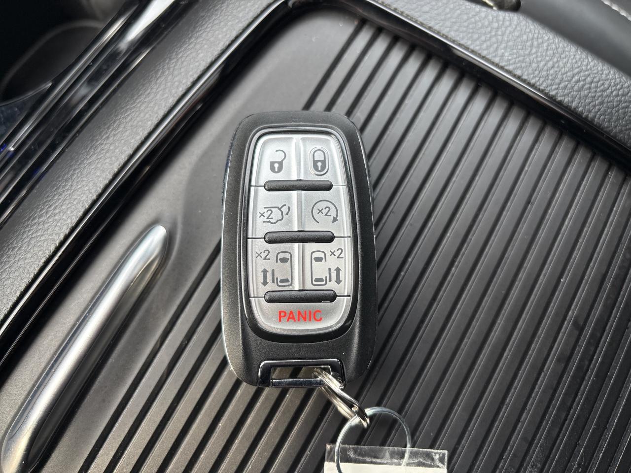 2022 Chrysler Pacifica Limited Photo