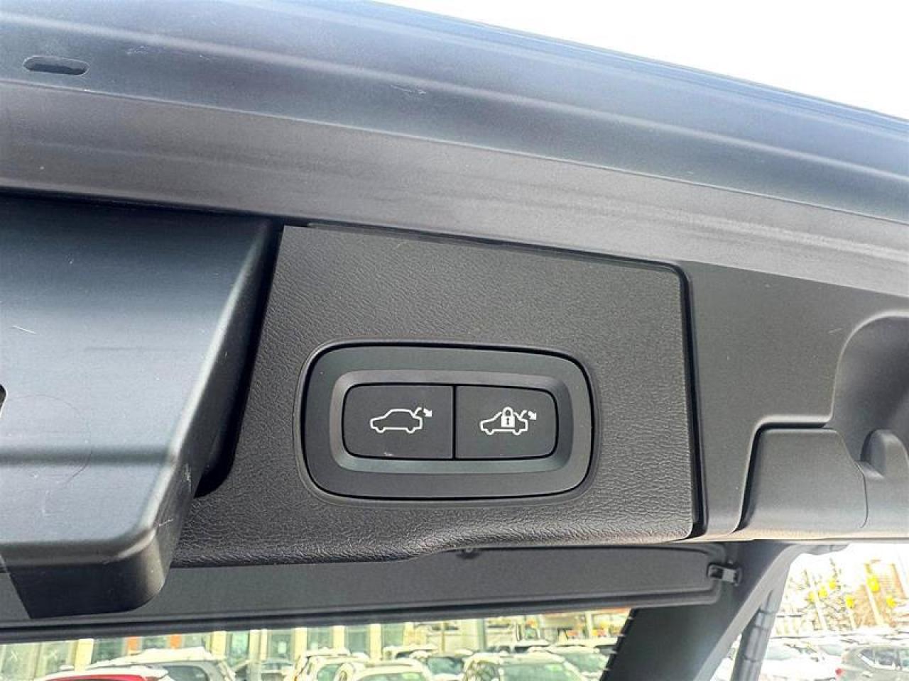 2024 Volvo XC60 Recharge T8 eAWD PHEV Plus Dark Theme Photo