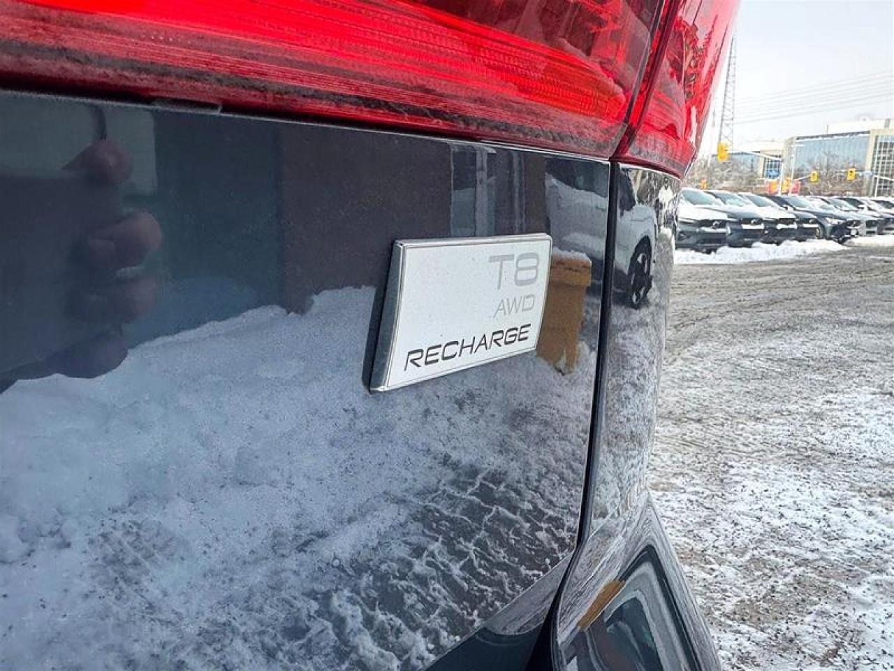2024 Volvo XC60 Recharge T8 eAWD PHEV Plus Dark Theme Photo