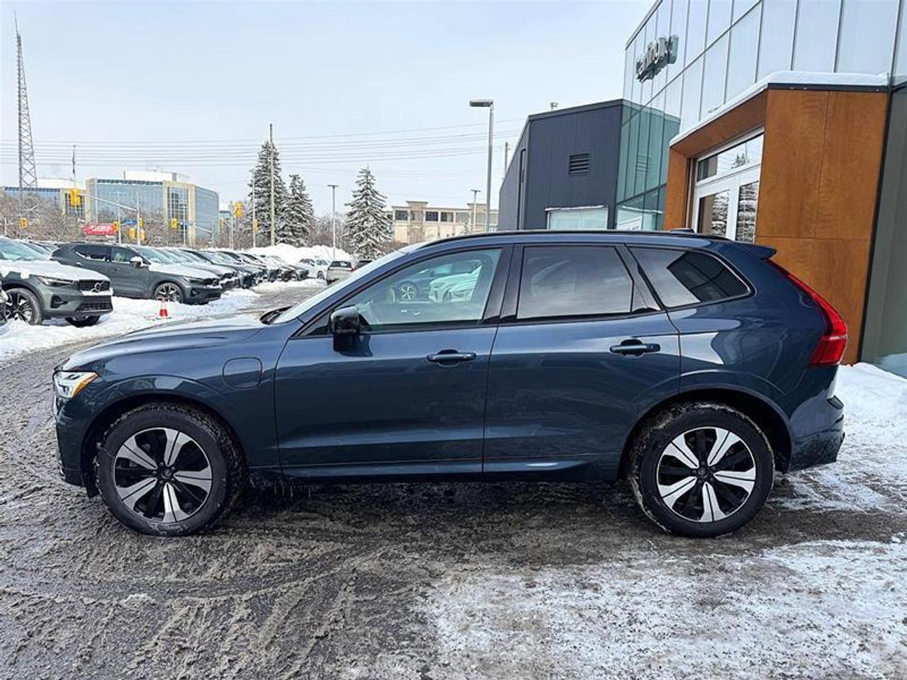 2024 Volvo XC60 Recharge T8 eAWD PHEV Plus Dark Theme Photo4