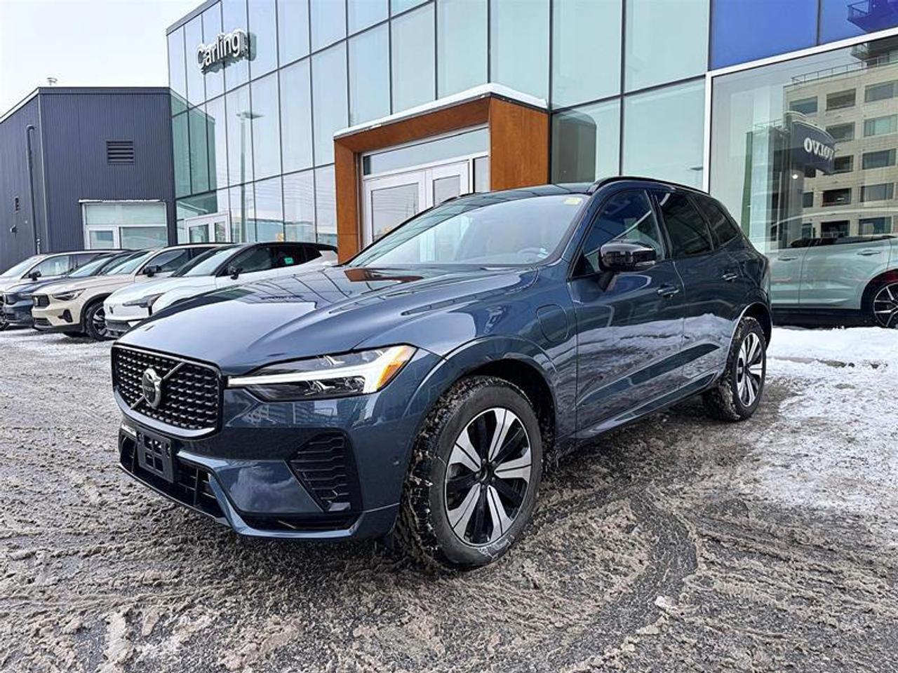 2024 Volvo XC60 Recharge T8 eAWD PHEV Plus Dark Theme Photo