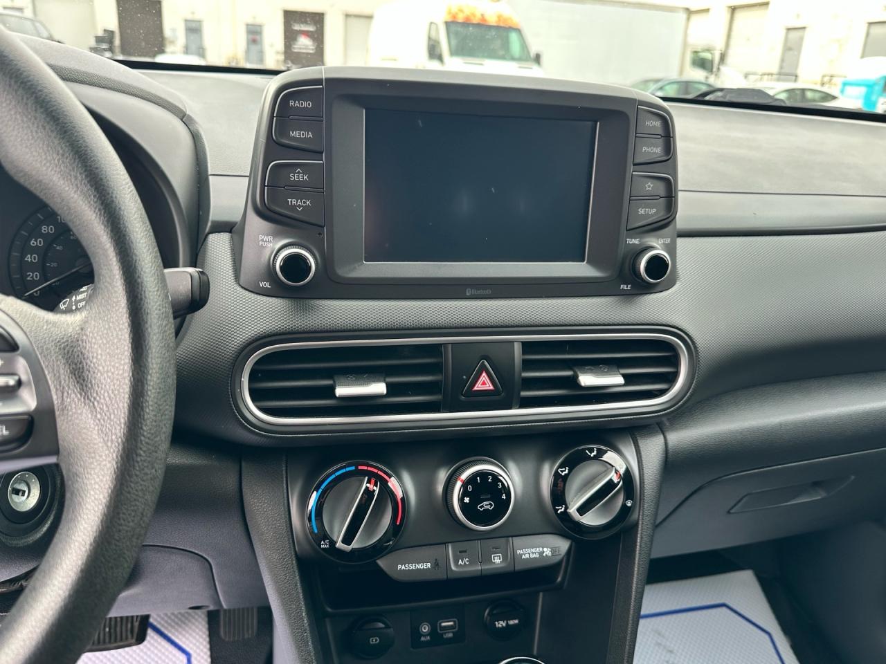 2019 Hyundai KONA Essential ~ CarPlay ~ No Accidents ~ Certified Photo