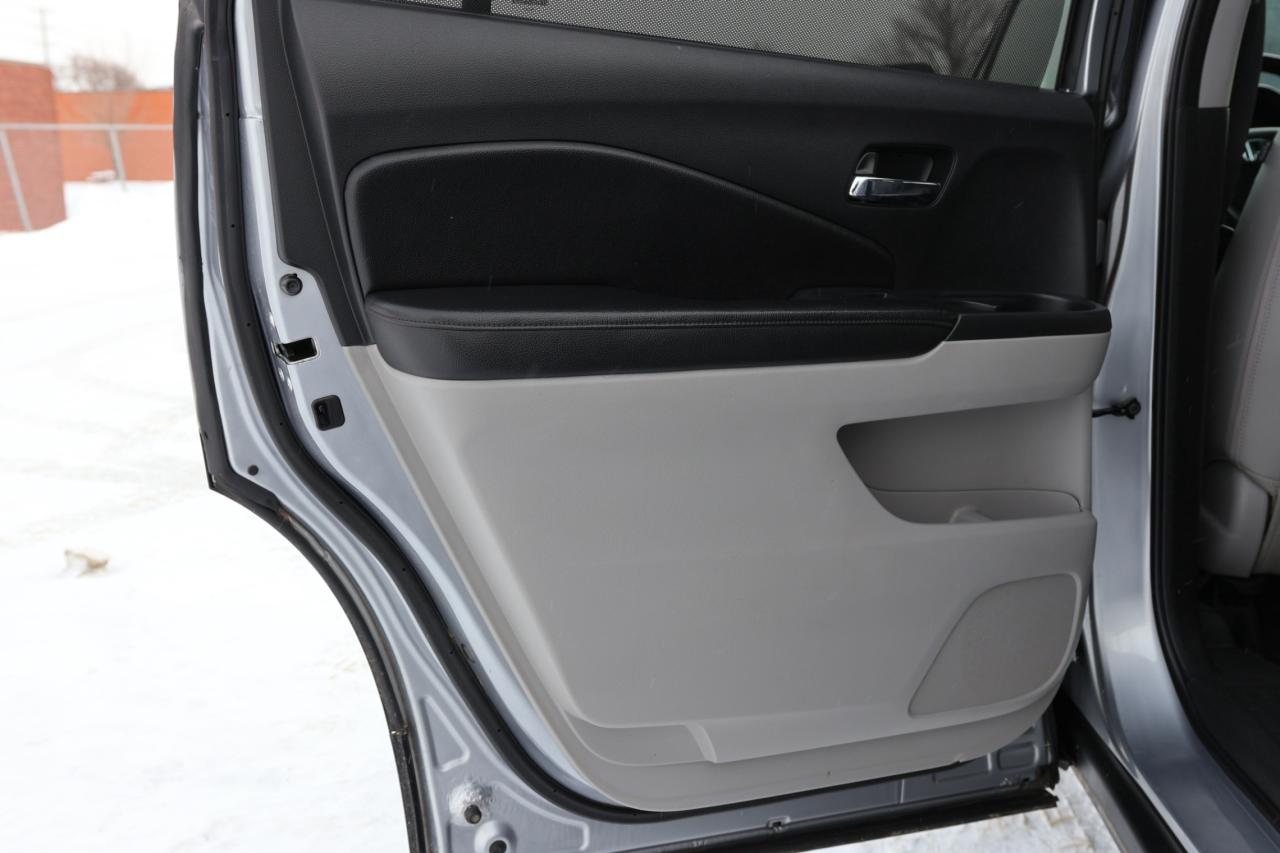 2016 Honda Pilot EXL-4WD-7PASS-R STARTER/NAV/LEATHER/SUNROOF/KEYLES Photo