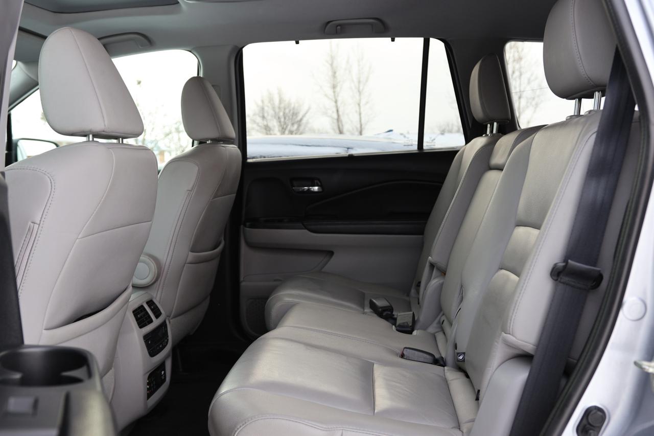 2016 Honda Pilot EXL-4WD-7PASS-R STARTER/NAV/LEATHER/SUNROOF/KEYLES Photo
