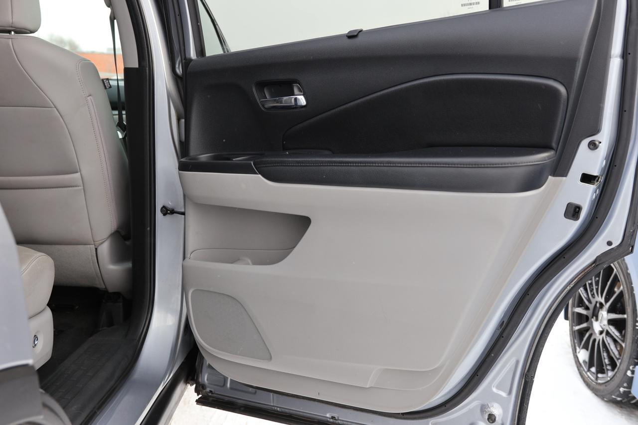 2016 Honda Pilot EXL-4WD-7PASS-R STARTER/NAV/LEATHER/SUNROOF/KEYLES Photo