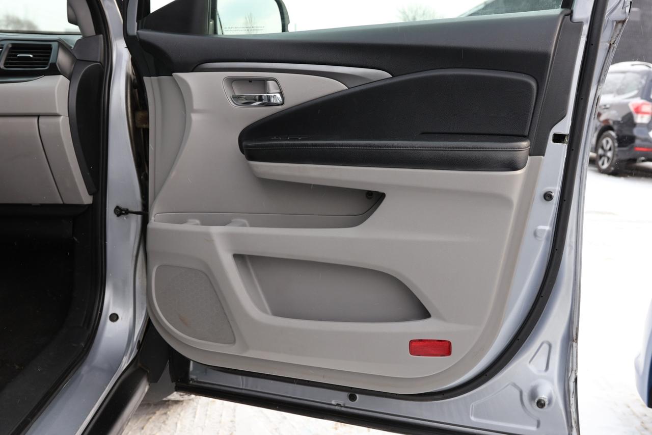 2016 Honda Pilot EXL-4WD-7PASS-R STARTER/NAV/LEATHER/SUNROOF/KEYLES Photo