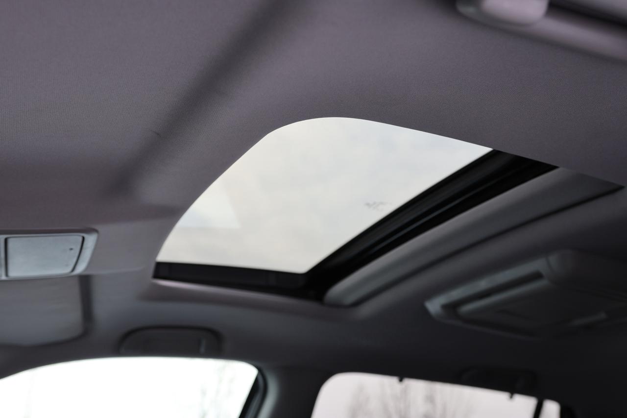 2016 Honda Pilot EXL-4WD-7PASS-R STARTER/NAV/LEATHER/SUNROOF/KEYLES Photo