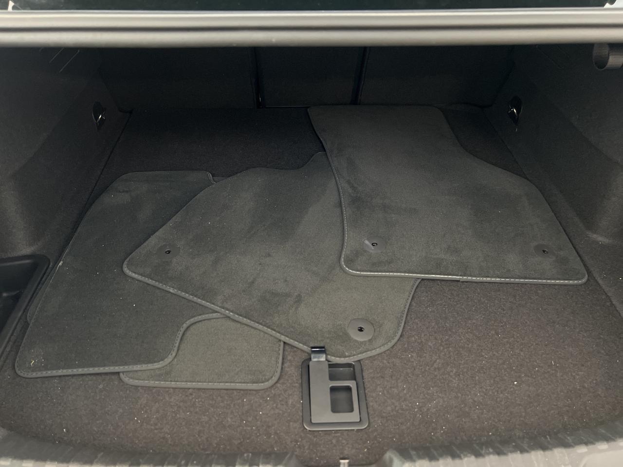 2024 Audi S3 Sedan Komfort 2.0 TFSI quattro Photo