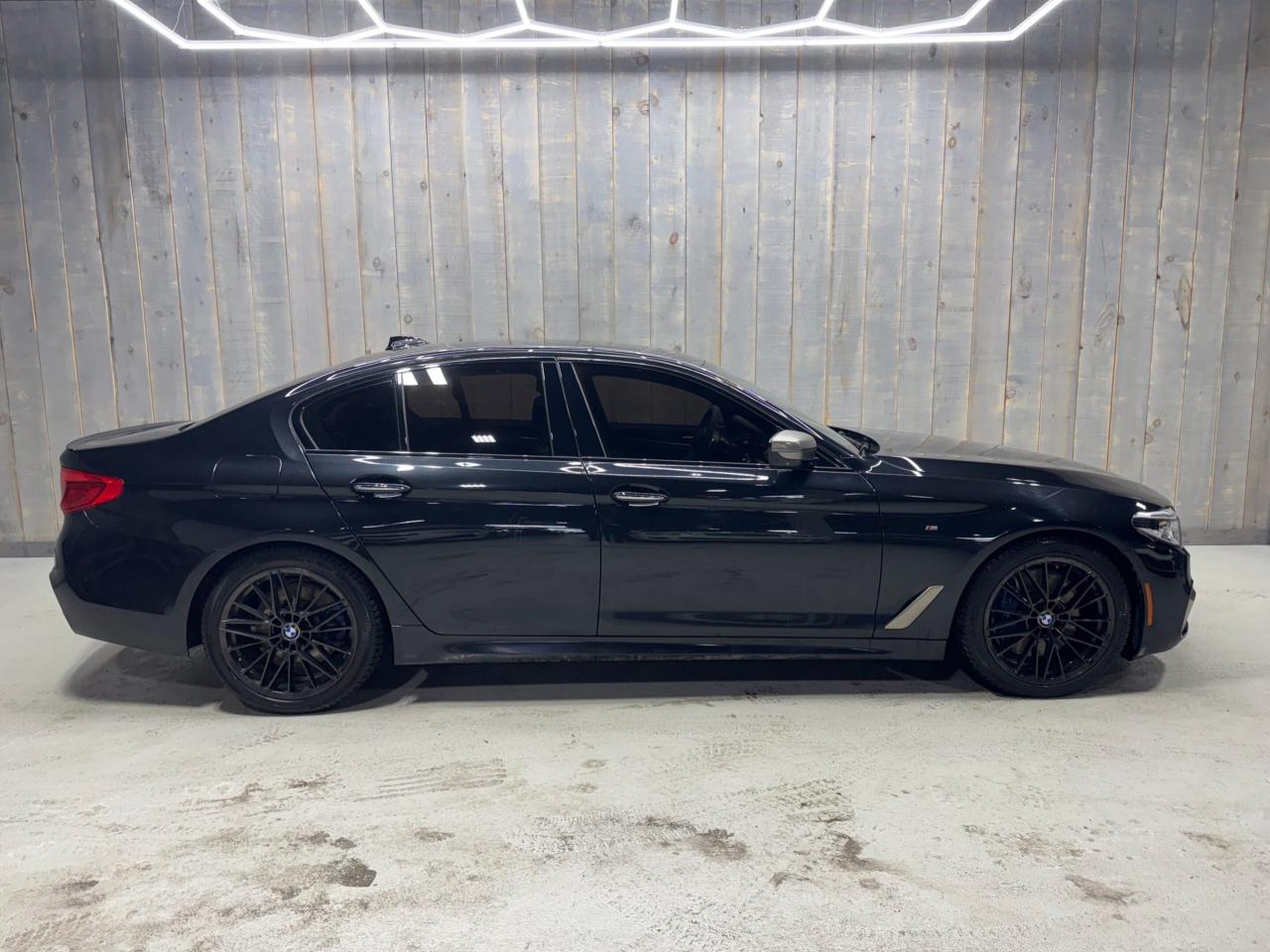 2018 BMW 5 Series M550i xDrive Sedan Photo