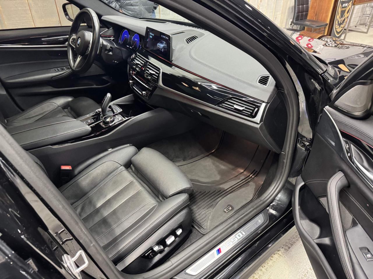 2018 BMW 5 Series M550i xDrive Sedan Photo