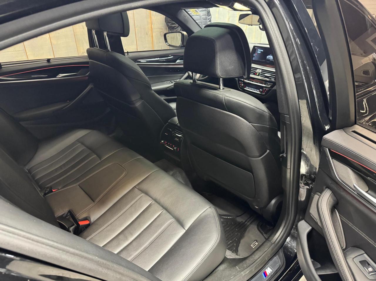 2018 BMW 5 Series M550i xDrive Sedan Photo