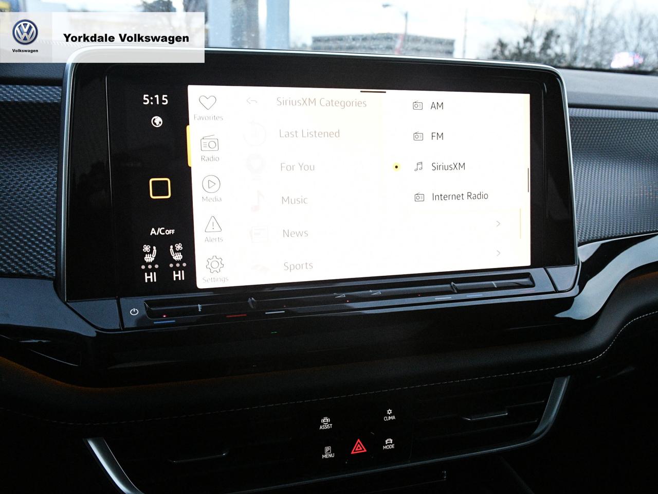 2025 Volkswagen Atlas Cross Sport  Photo