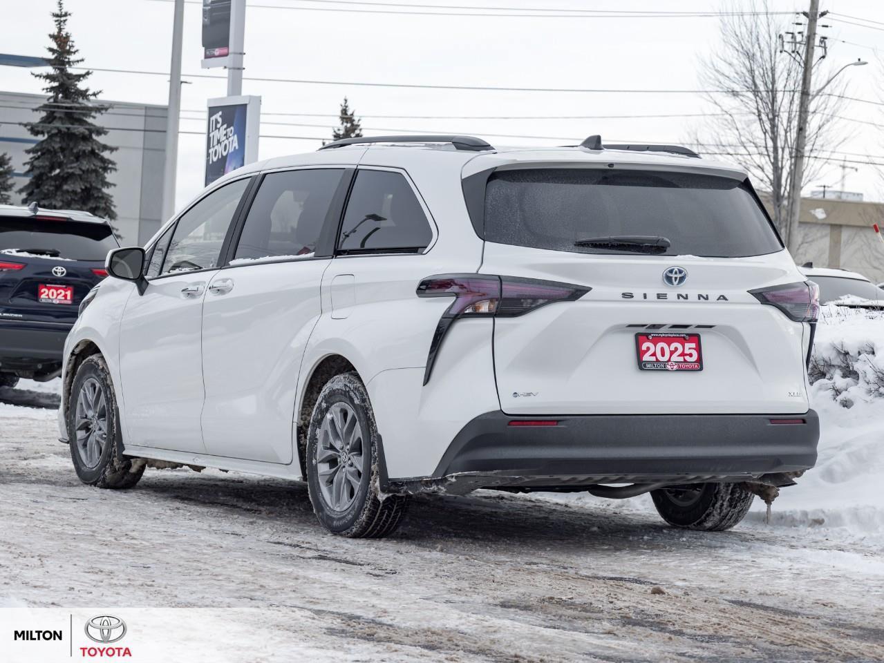 2025 Toyota Sienna HYBRID FWD 8 PASSENGER SUNROOF LEATHER REMOTE CONN Photo