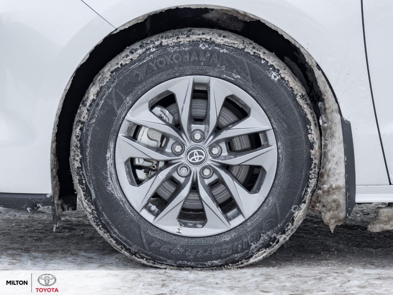 2025 Toyota Sienna HYBRID FWD 8 PASSENGER SUNROOF LEATHER REMOTE CONN Photo