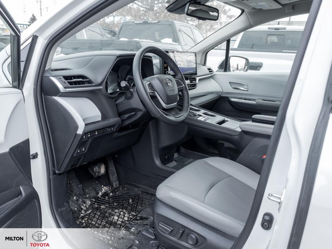 2025 Toyota Sienna HYBRID FWD 8 PASSENGER SUNROOF LEATHER REMOTE CONN Photo