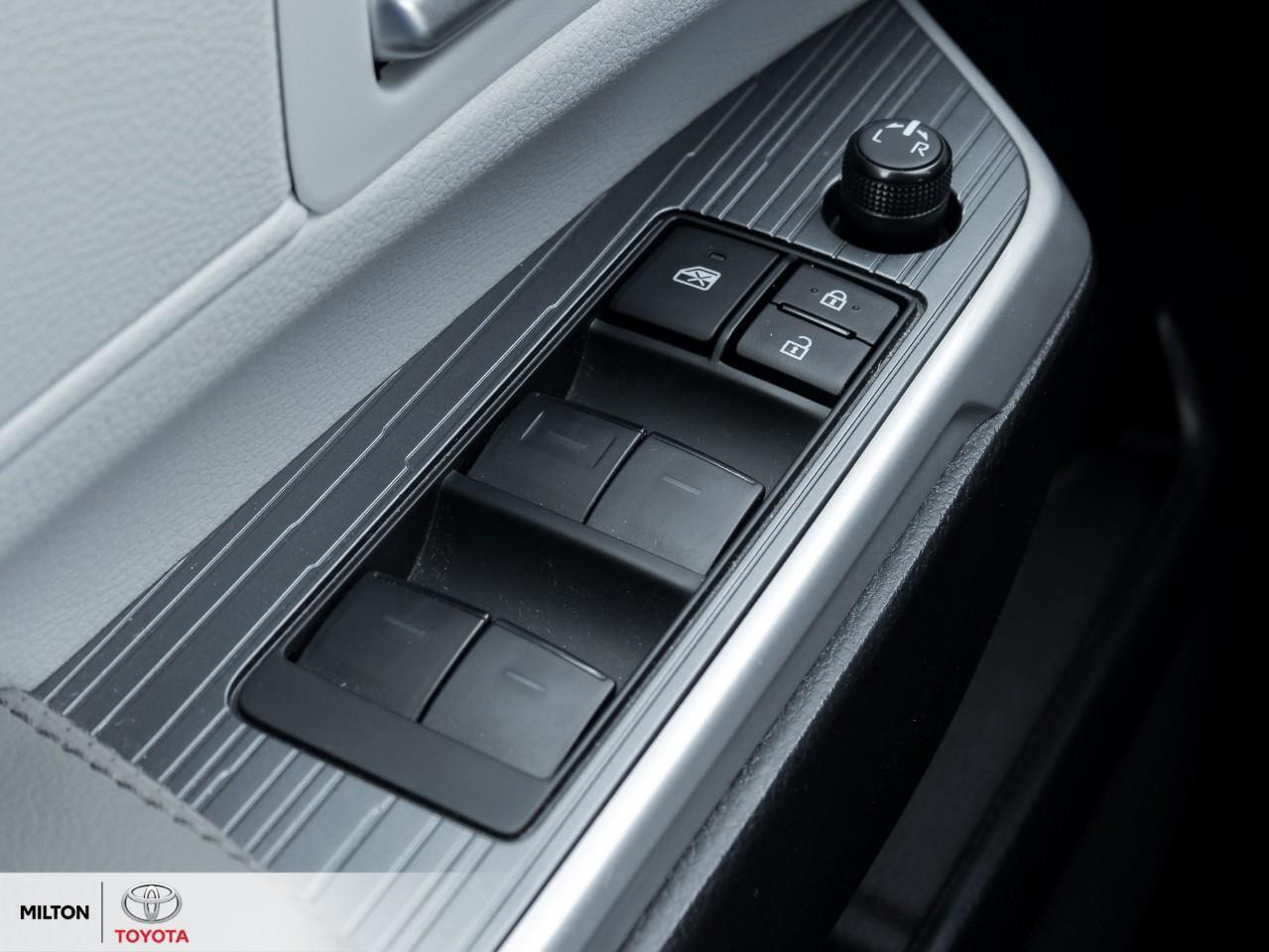 2025 Toyota Sienna HYBRID FWD 8 PASSENGER SUNROOF LEATHER REMOTE CONN Photo