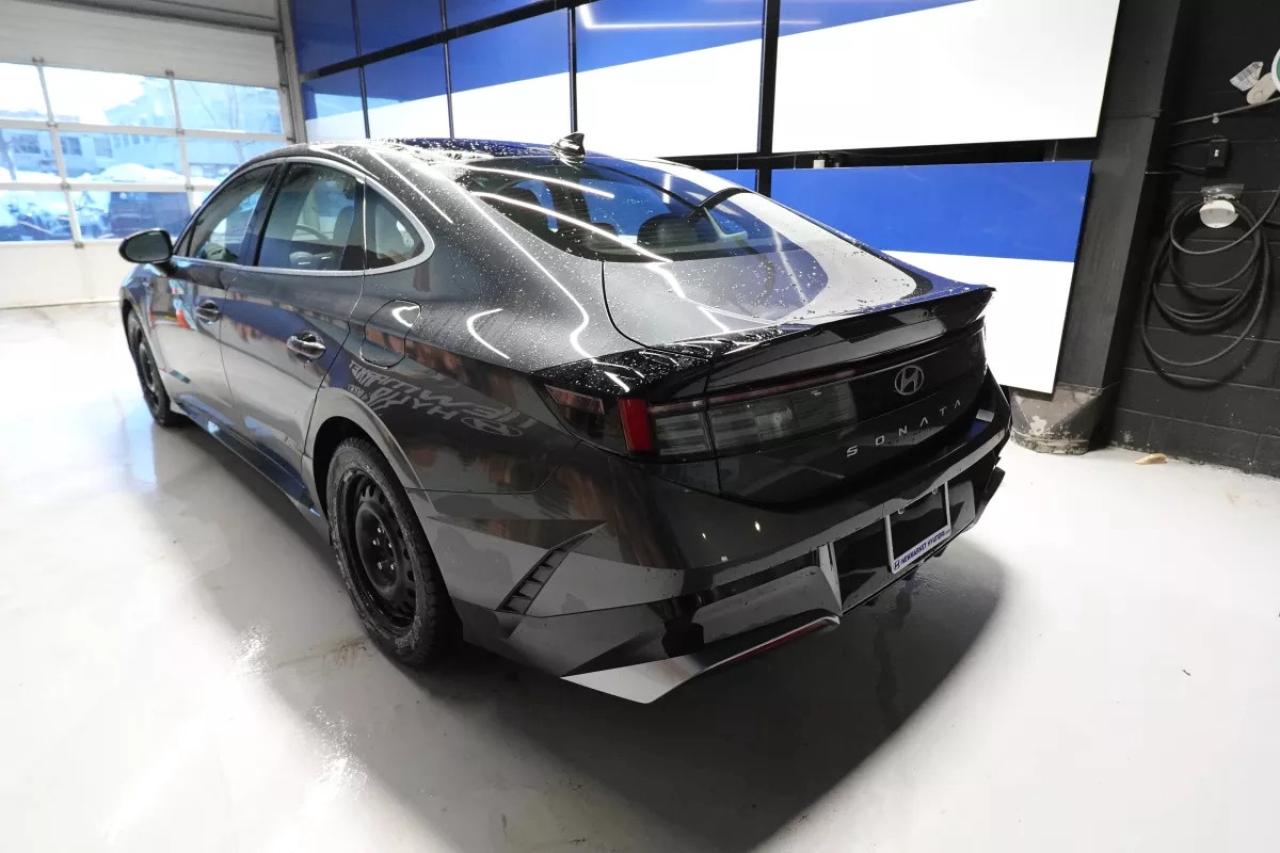 2026 Hyundai Sonata Hybrid PREFERRED-TREND HYBRID    HTD SEATS    HTD WHEEL Photo3