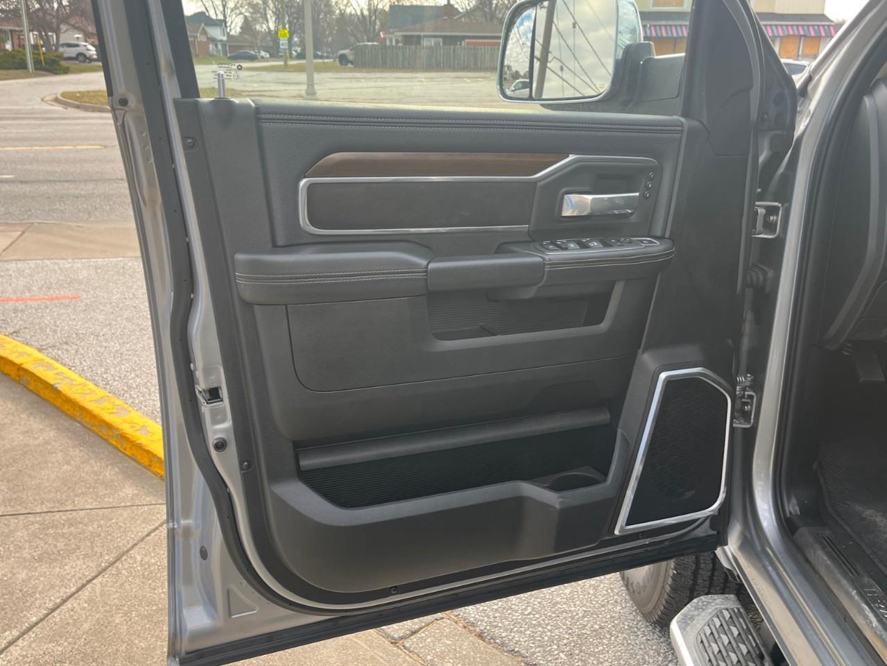 2022 RAM 2500 LARAMIE LOW KM READY TO PULL Photo