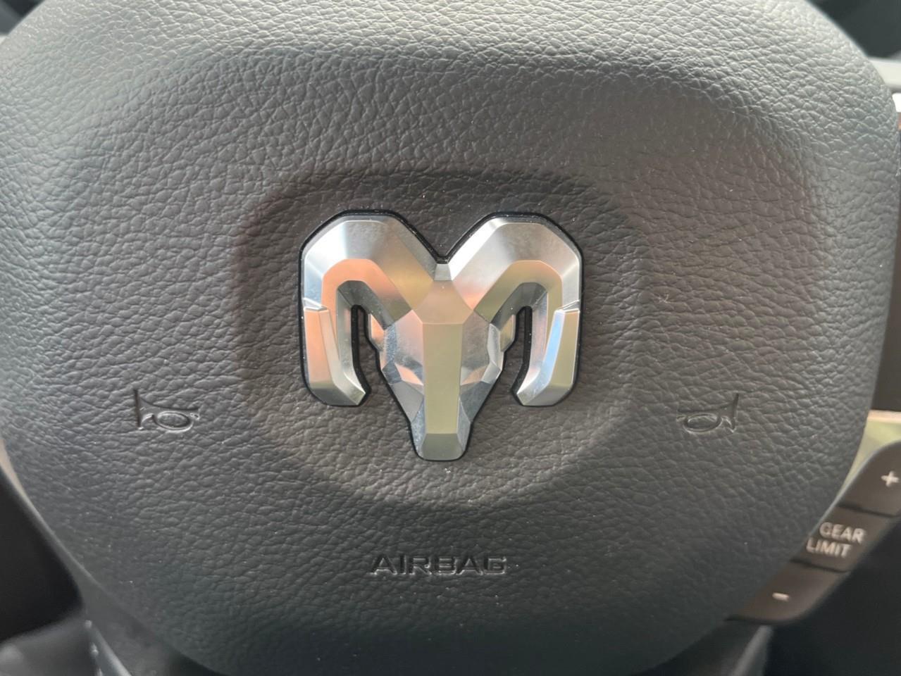 2022 RAM 2500 LARAMIE LOW KM READY TO PULL Photo