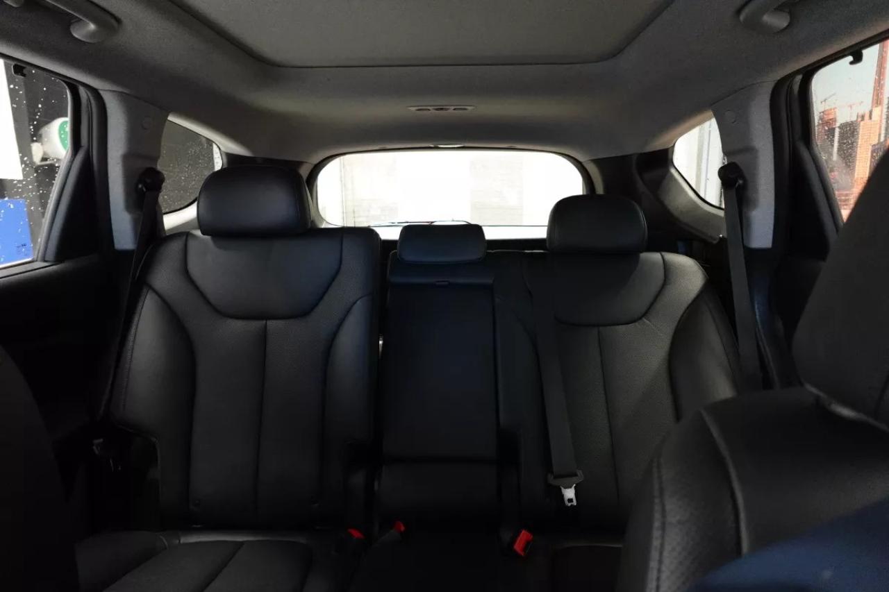 2020 Hyundai Santa Fe LUXURY   HEATED SEATS   HEATED WHEEL   APPLE CARPL Photo