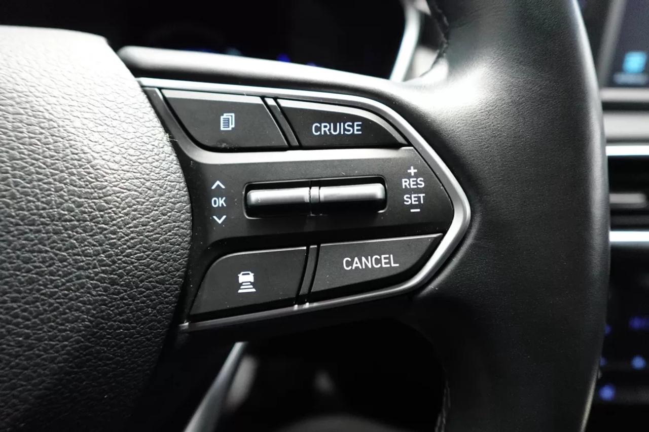 2020 Hyundai Santa Fe LUXURY   HEATED SEATS   HEATED WHEEL   APPLE CARPL Photo