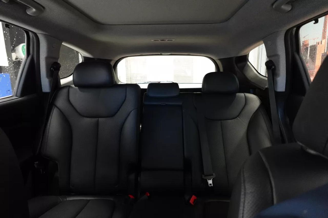 2020 Hyundai Santa Fe LUXURY   HEATED SEATS   HEATED WHEEL   APPLE CARPL Photo