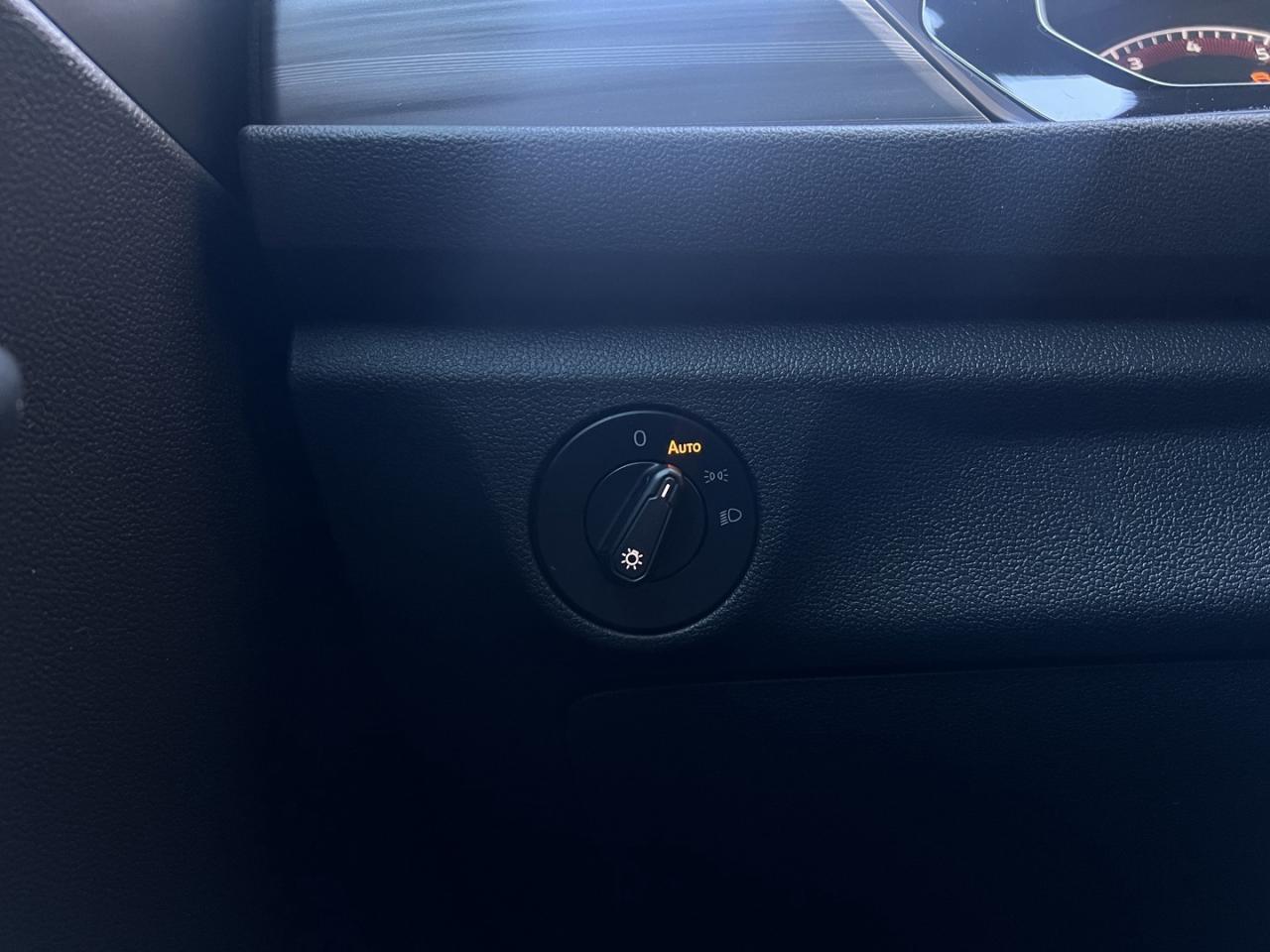 2019 Volkswagen Jetta Highline   Leather   Sunroof   Push Start Photo