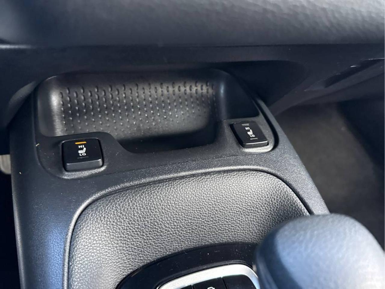 2021 Toyota Corolla SE ALLOYS! CAR PLAY! BACK-UP CAM! BSM! Photo