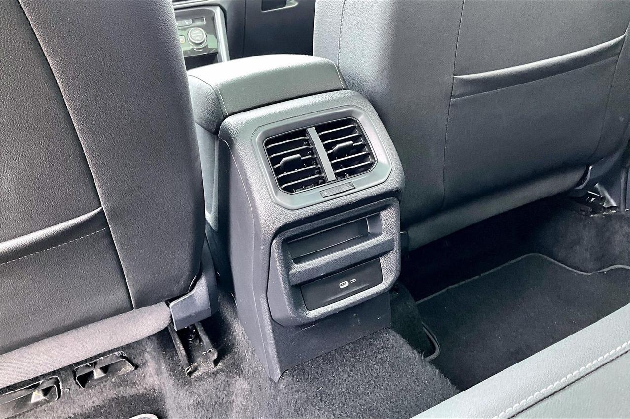 2024 Volkswagen Taos COMFORTLINE   NO ACCIDENT   HEATED LEATHER SEATS Photo