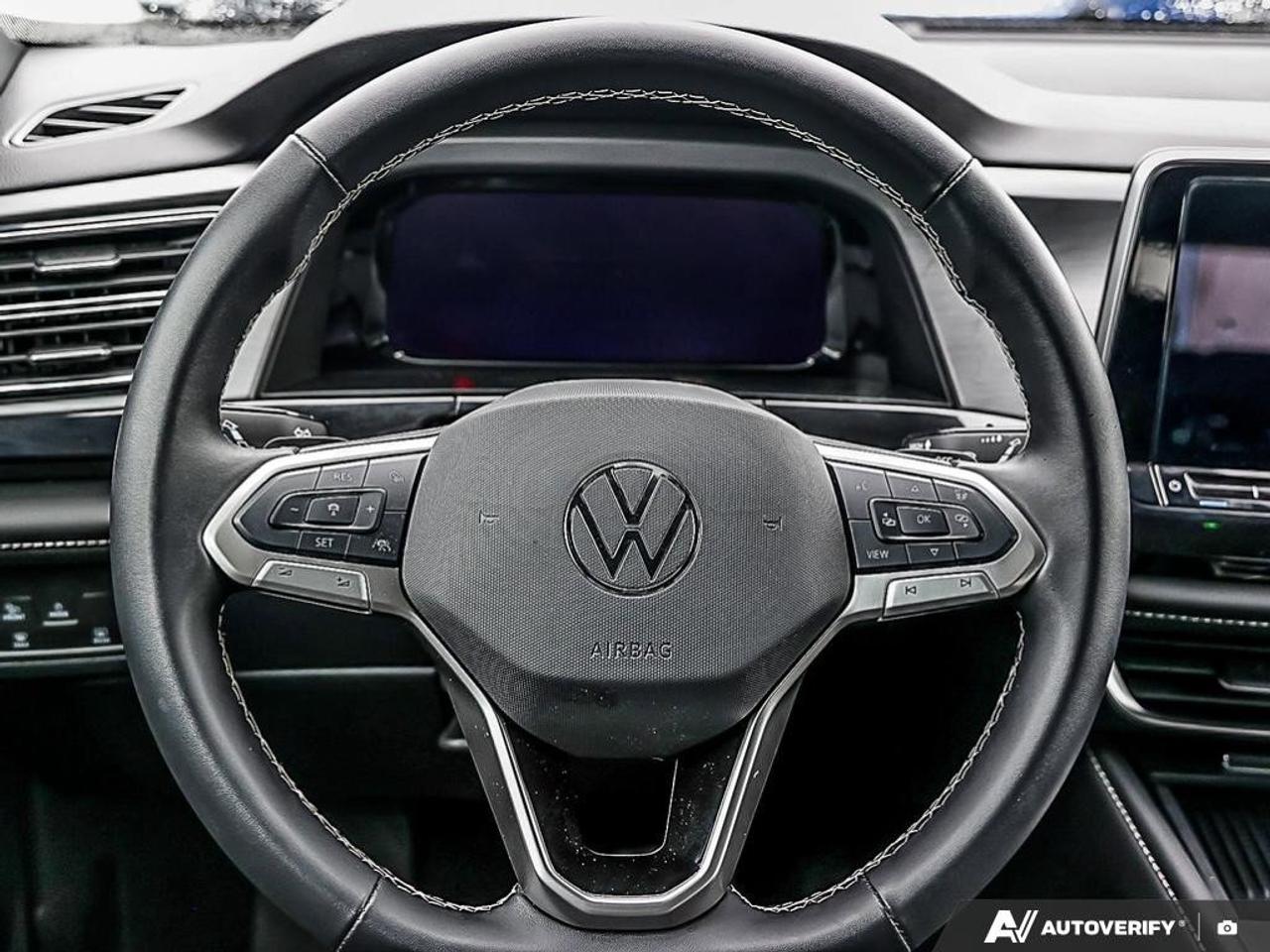 2025 Volkswagen Atlas Cross Sport ComfortlineONE-OWNER, ACCIDENT-FREE, AWD, HTD SEAT Photo