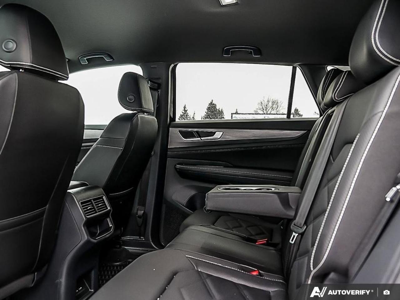 2025 Volkswagen Atlas Cross Sport ComfortlineONE-OWNER, ACCIDENT-FREE, AWD, HTD SEAT Photo