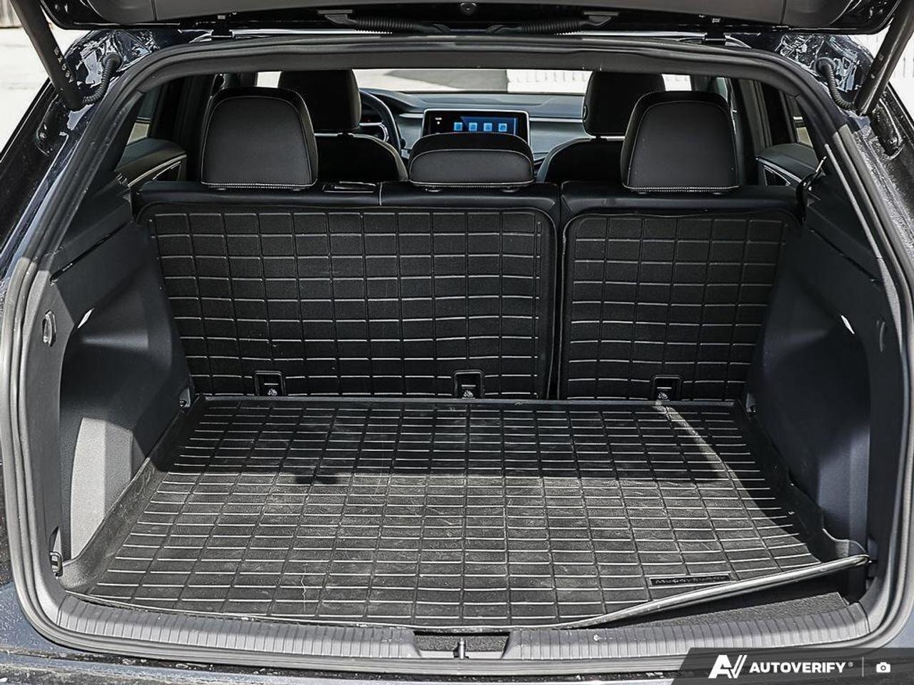 2025 Volkswagen Atlas Cross Sport ComfortlineONE-OWNER, ACCIDENT-FREE, AWD, HTD SEAT Photo