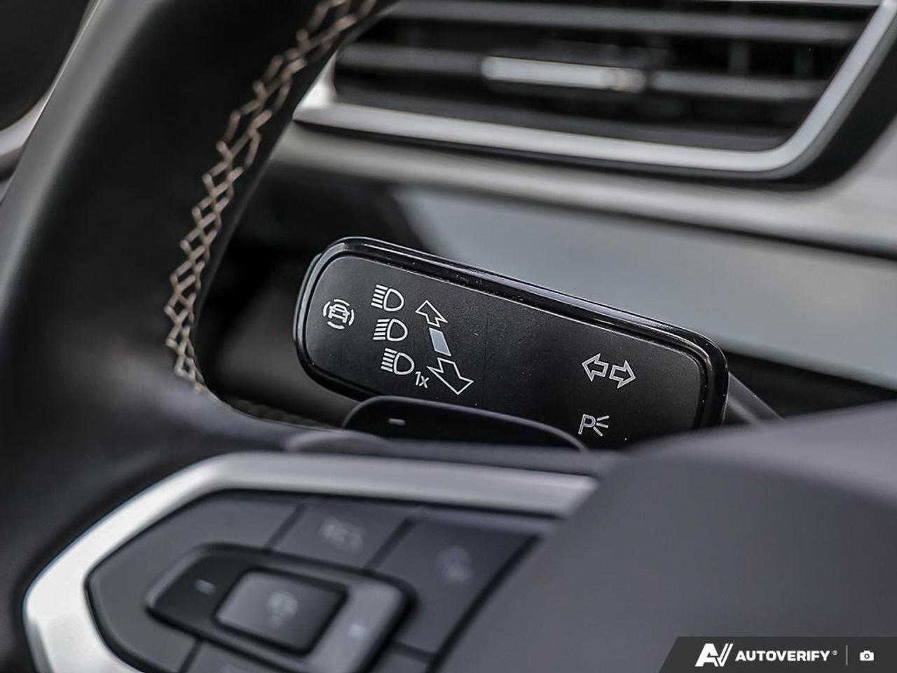 2025 Volkswagen Atlas Cross Sport ComfortlineONE-OWNER, ACCIDENT-FREE, AWD, HTD SEAT Photo