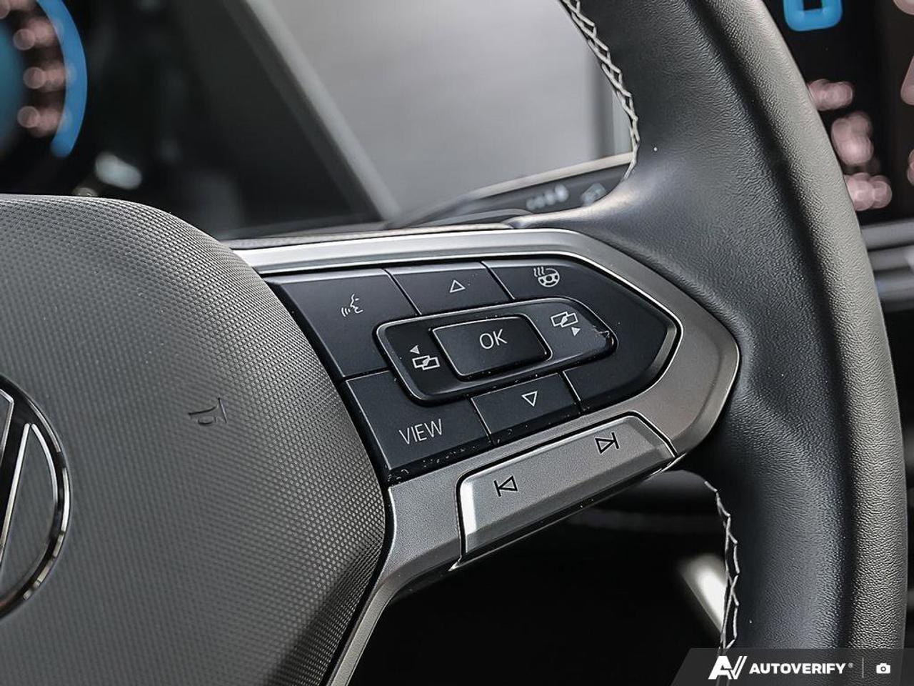 2025 Volkswagen Atlas Cross Sport ComfortlineONE-OWNER, ACCIDENT-FREE, AWD, HTD SEAT Photo