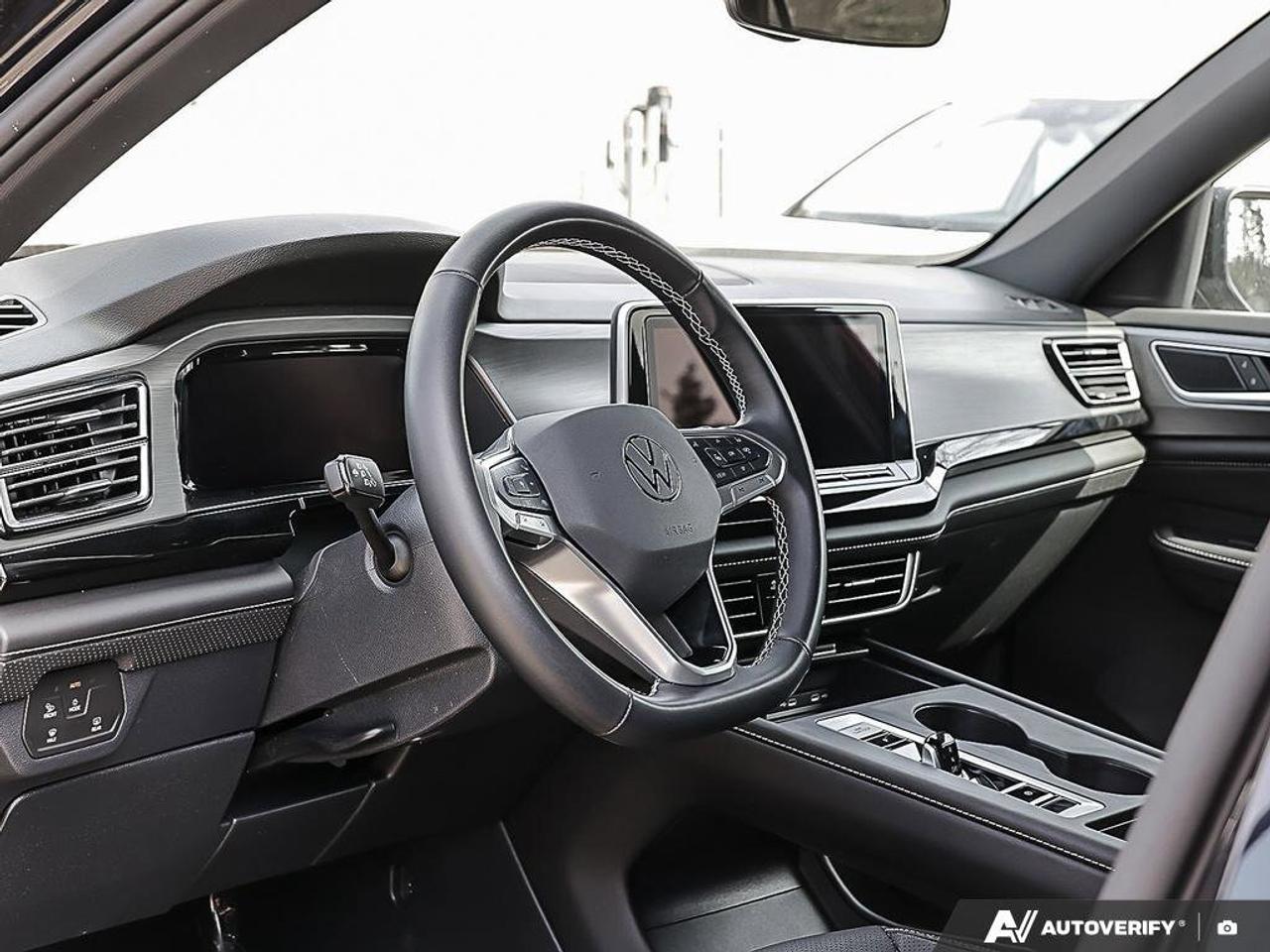 2025 Volkswagen Atlas Cross Sport ComfortlineONE-OWNER, ACCIDENT-FREE, AWD, HTD SEAT Photo