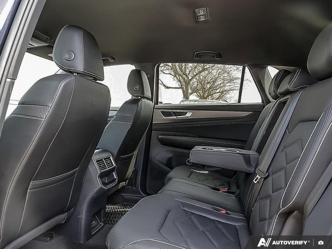2025 Volkswagen Atlas Cross Sport ComfortlineONE-OWNER, ACCIDENT-FREE, AWD, HTD SEAT Photo