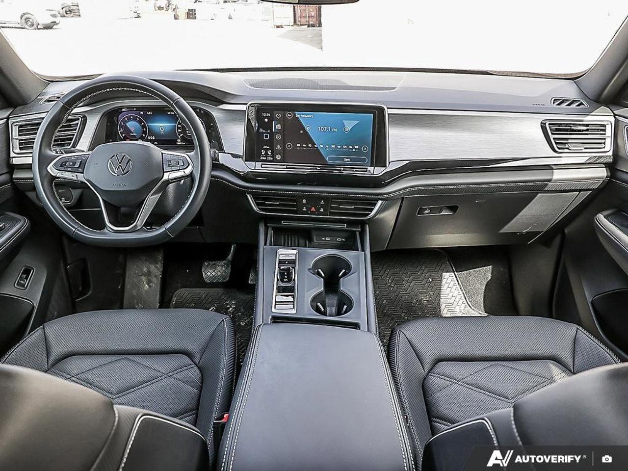 2025 Volkswagen Atlas Cross Sport ComfortlineONE-OWNER, ACCIDENT-FREE, AWD, HTD SEAT Photo
