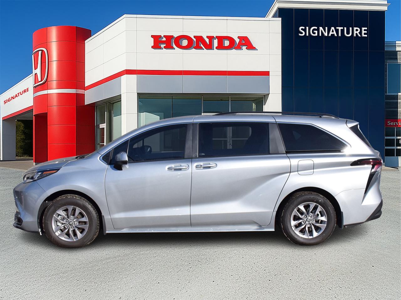 2025 Toyota Sienna LE Photo