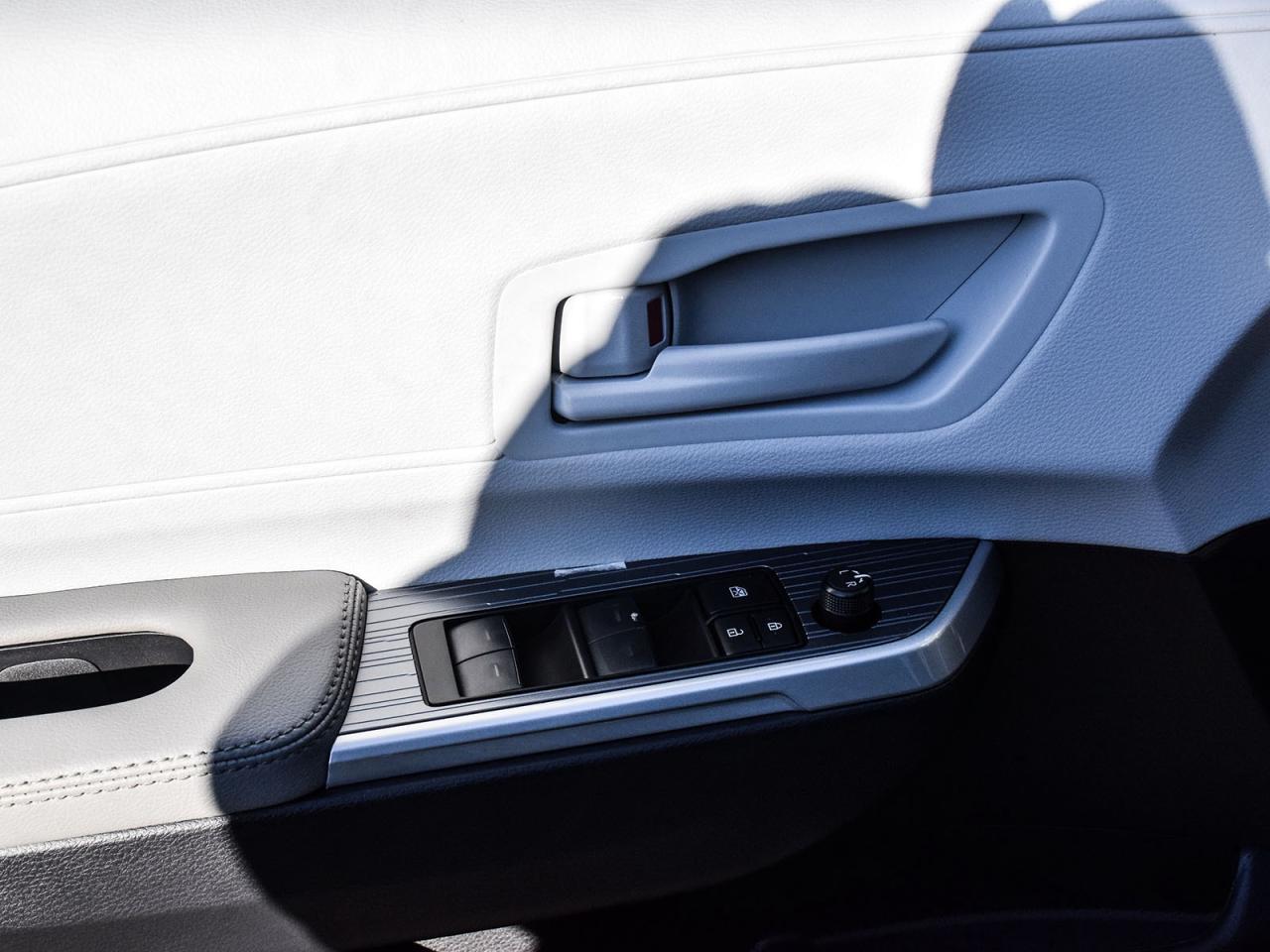 2025 Toyota Sienna LE Photo