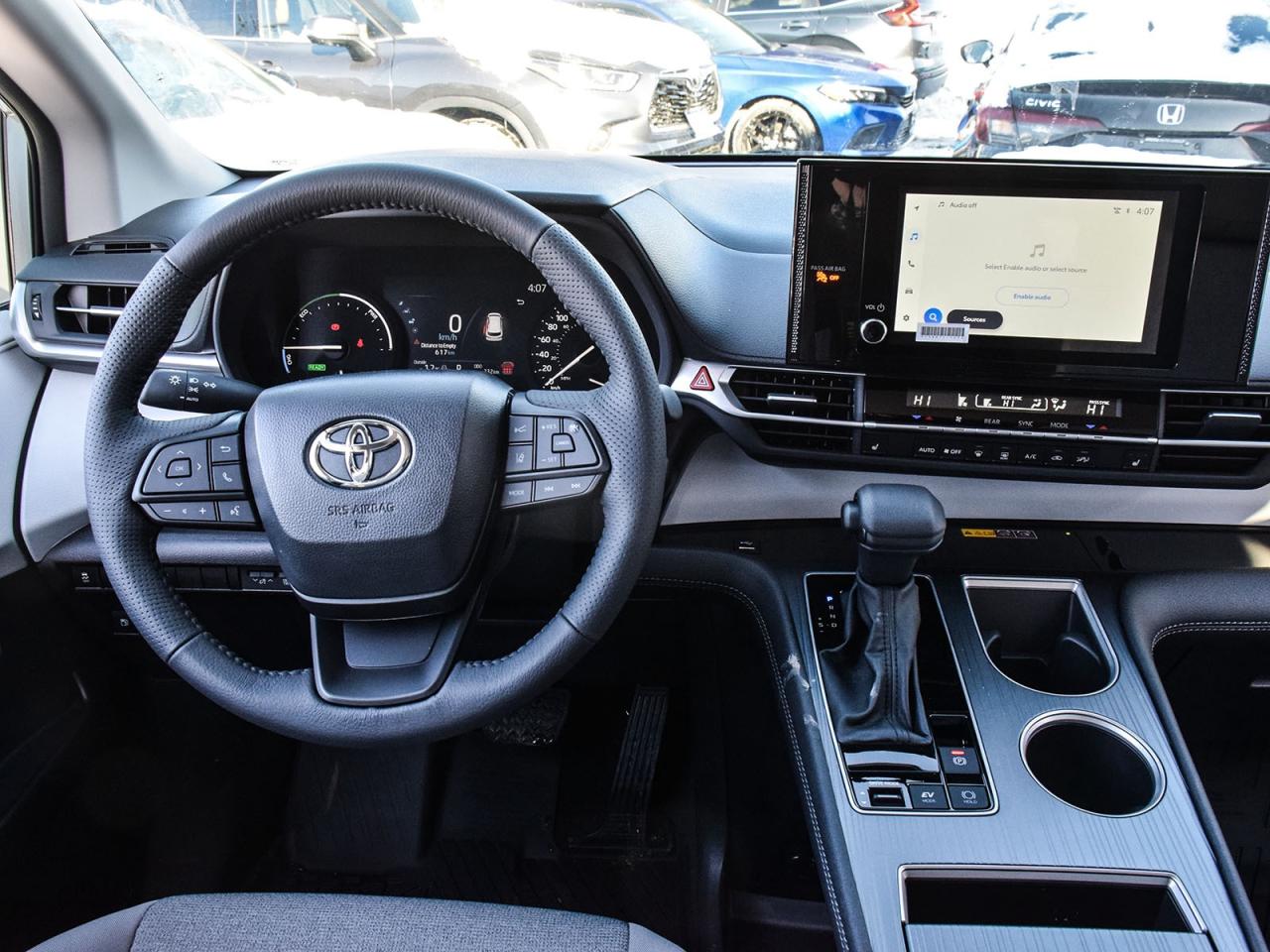 2025 Toyota Sienna LE Photo