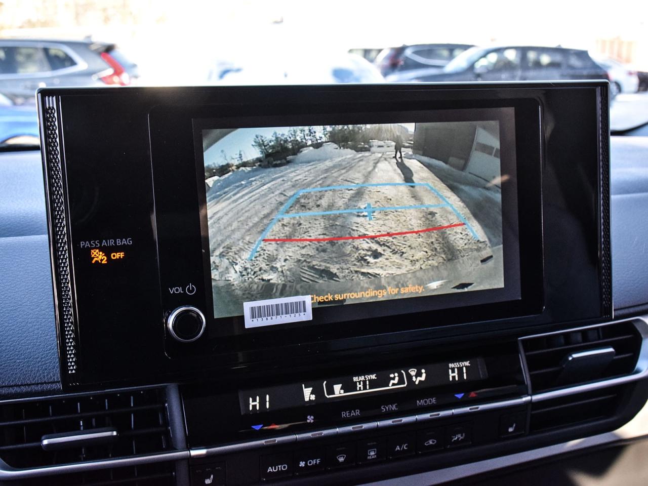 2025 Toyota Sienna LE Photo