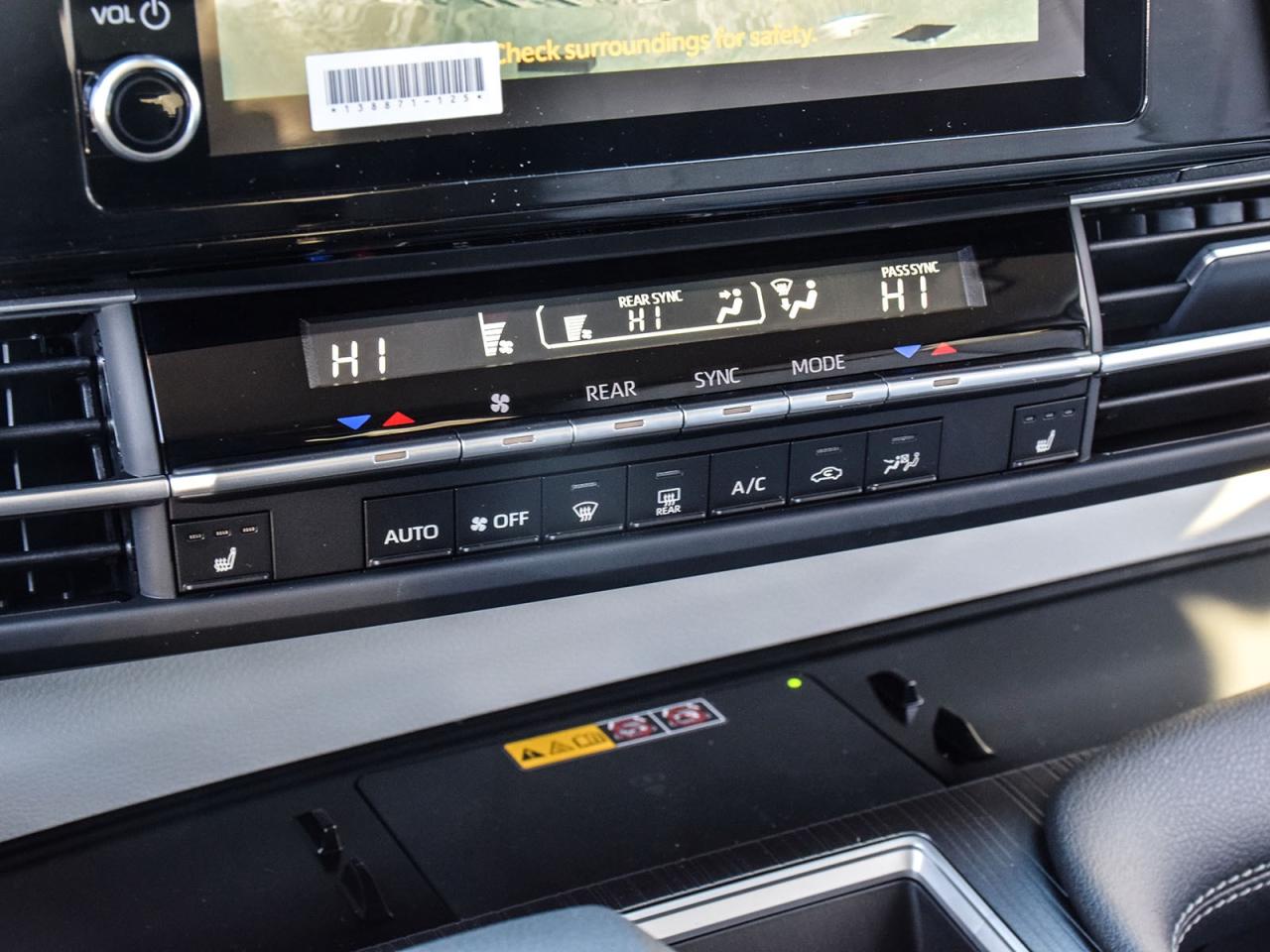 2025 Toyota Sienna LE Photo