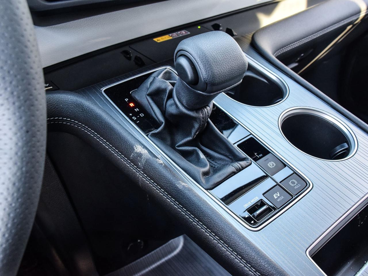 2025 Toyota Sienna LE Photo