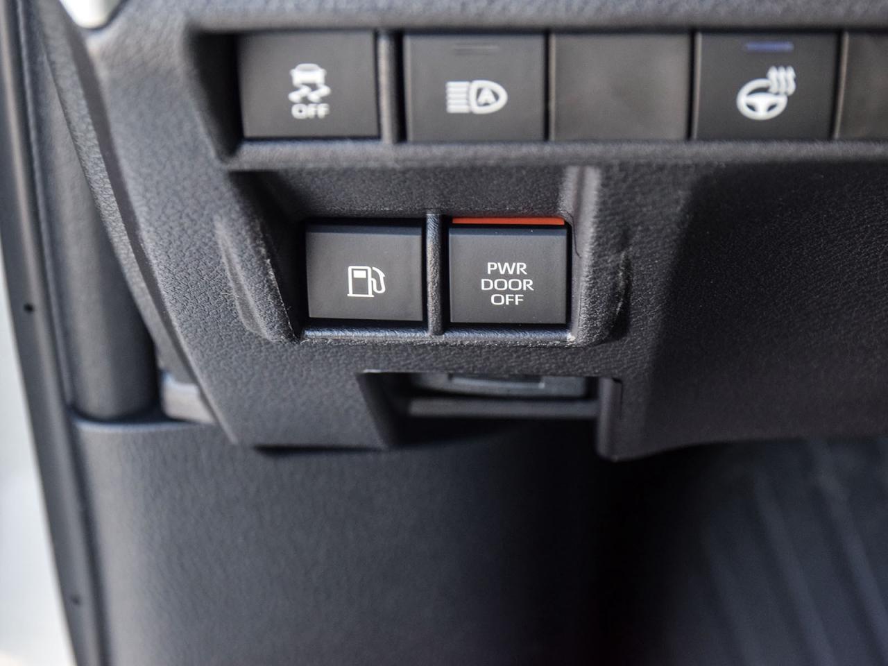 2025 Toyota Sienna LE Photo