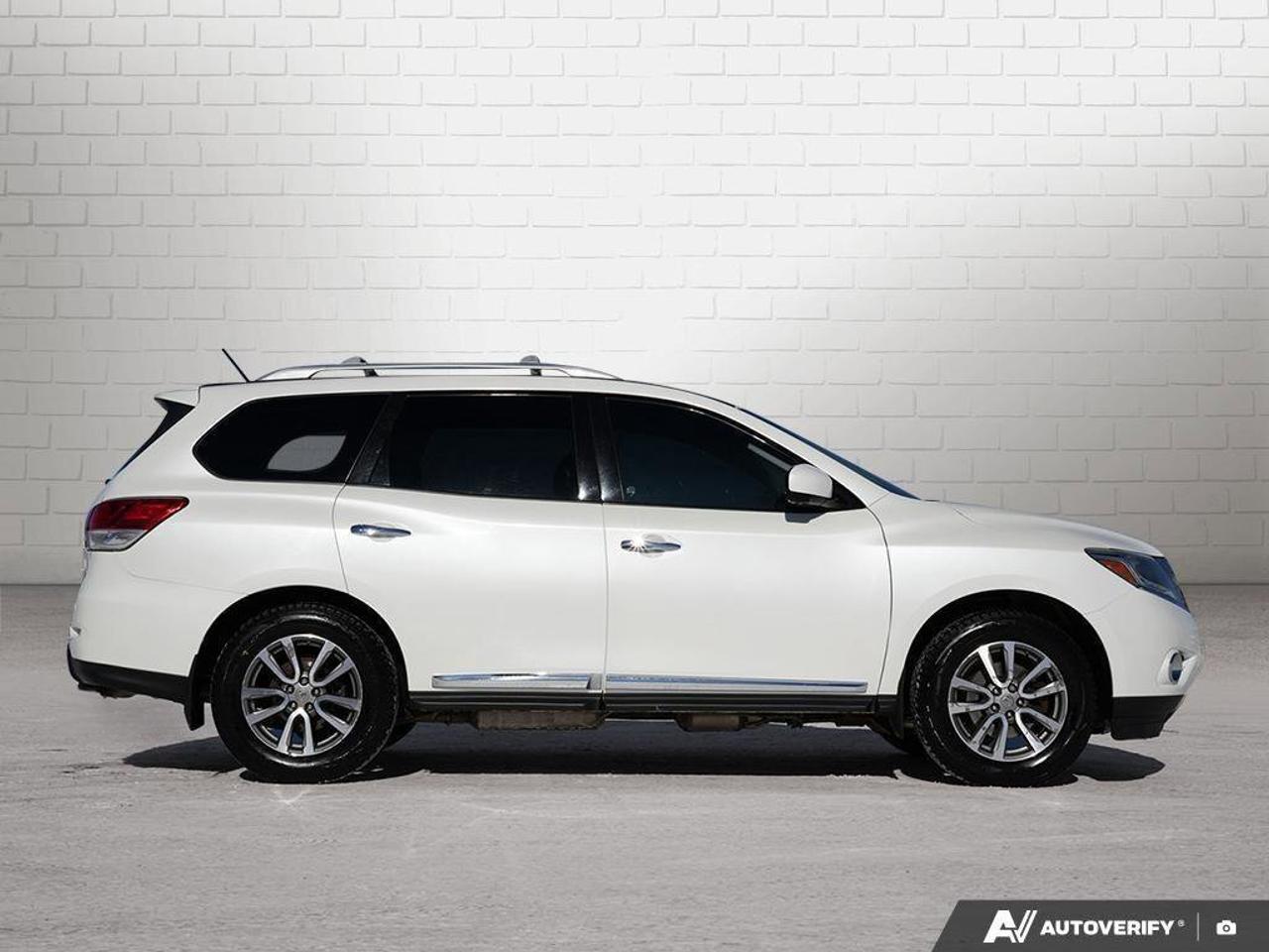 2016 Nissan Pathfinder SSL, 3.6L V6, LEATHER, ALLOYS, NAVIGATION, 7-PASSE Photo