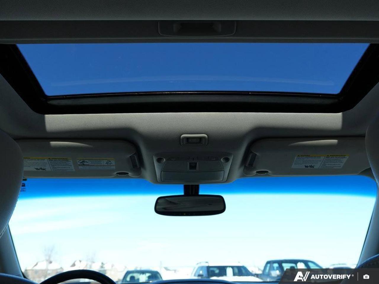 2016 Nissan Pathfinder SSL, 3.6L V6, LEATHER, ALLOYS, NAVIGATION, 7-PASSE Photo